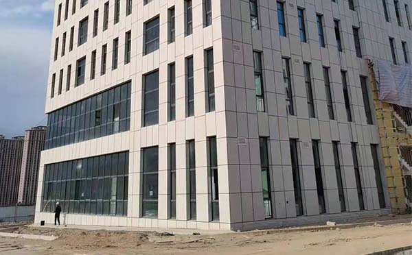 一体化解决方案：外墙保温装饰板在兰州建筑中的应用.jpg